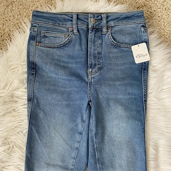 {Free People} We The Free Raw High-Rise Jegging in Light Blue Wash - Women's 27 - Picture 2 of 9